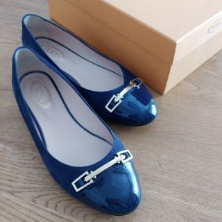 トッズ(TOD'S)の【美品】TOD'S トッズ フラット パンプス 37 ネイビー(ローファー/革靴)