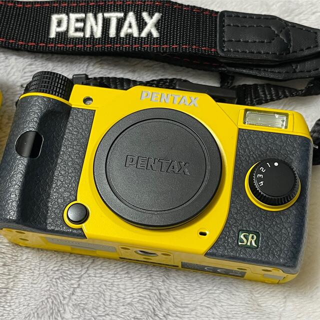 PENTAX(ペンタックス)のPENTAX デジタル一眼レフカメラ Q7 ズームレンズキット YELLOW スマホ/家電/カメラのカメラ(ミラーレス一眼)の商品写真