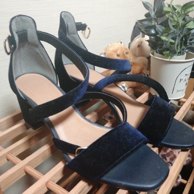 GU(ジーユー)のベロアストラップサンダル☆GU レディースの靴/シューズ(サンダル)の商品写真