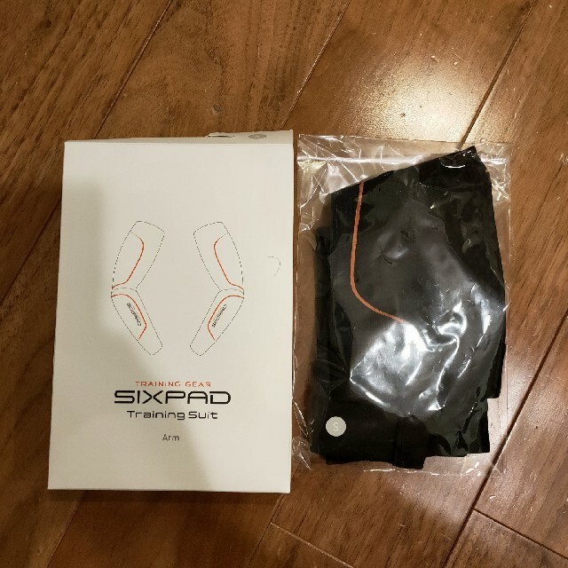 SIXPAD(シックスパッド)のSIXPAD シックスパッド　アーム　Arm  トレーニングスーツ スポーツ/アウトドアのトレーニング/エクササイズ(トレーニング用品)の商品写真