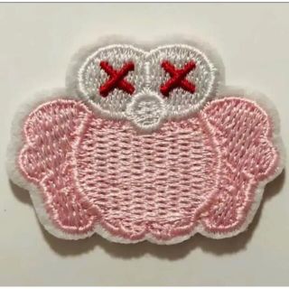 小サイズ　KAWS  カウズ　BFF ピンク　ミニ　刺繍　ワッペン　アイロン(各種パーツ)