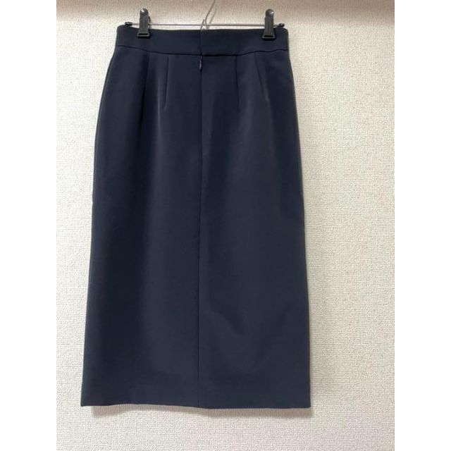 Demi-Luxe BEAMS(デミルクスビームス)の透けないしっかり生地フロントポケット ゆるタイトスカート ブラックネイビー レディースのスカート(ひざ丈スカート)の商品写真