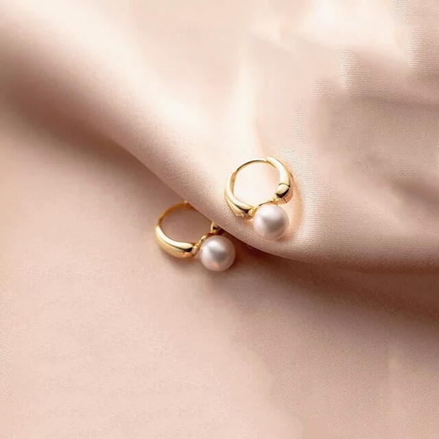 DEUXIEME CLASSE(ドゥーズィエムクラス)のdainty pearl hoop pierce 18k coating レディースのアクセサリー(ピアス)の商品写真