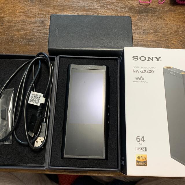 WALKMAN(ウォークマン)のsawa様専用　SONY ウォークマン ZX NW-ZX300(B) スマホ/家電/カメラのオーディオ機器(ポータブルプレーヤー)の商品写真