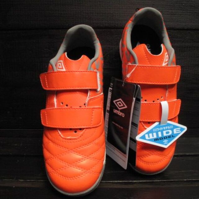 UMBRO(アンブロ)の新品　アンブロ　17.0㎝ キッズ/ベビー/マタニティのキッズ靴/シューズ(15cm~)(スニーカー)の商品写真