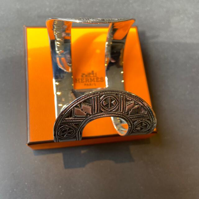 Hermes(エルメス)の新品　2022国内3月購入　HERMES エルメス　トゥアレグ　バングル　PM メンズのアクセサリー(バングル/リストバンド)の商品写真