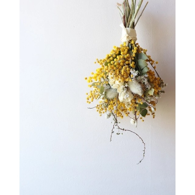 『ありがとう』を花に添えて❁ミモザの日　ミモザスワッグ　ドライフラワースワッグ ハンドメイドのフラワー/ガーデン(ドライフラワー)の商品写真