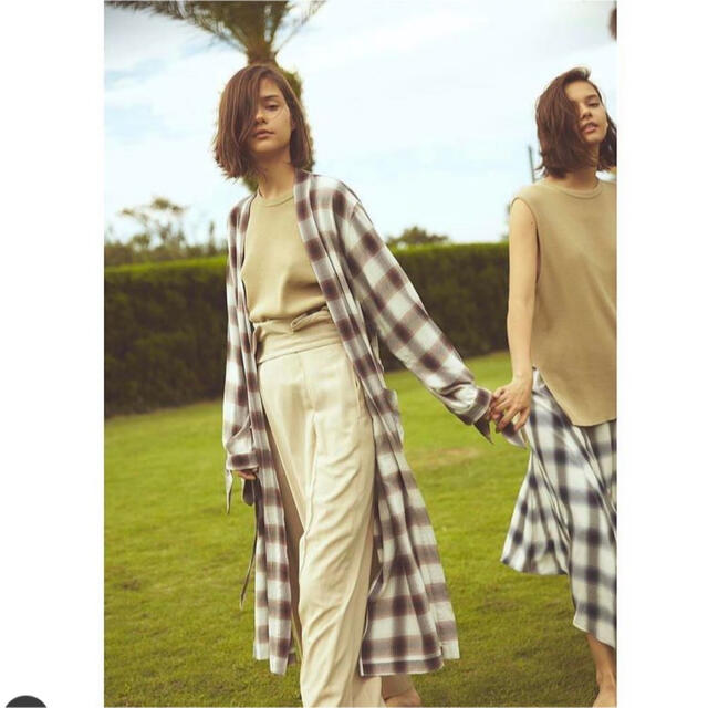 PHEENY(フィーニー)のpheeny rayon onbre check robe レディースのジャケット/アウター(ガウンコート)の商品写真