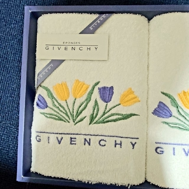 GIVENCHY(ジバンシィ)の新品　GIVENCHY 上質 フェイスタオル2枚セット インテリア/住まい/日用品の日用品/生活雑貨/旅行(タオル/バス用品)の商品写真