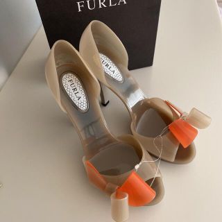 フルラ(Furla)の【購入定価17600円】新品　FURLA　オーロラ　リボン　パンプス　23.5㎝(ハイヒール/パンプス)