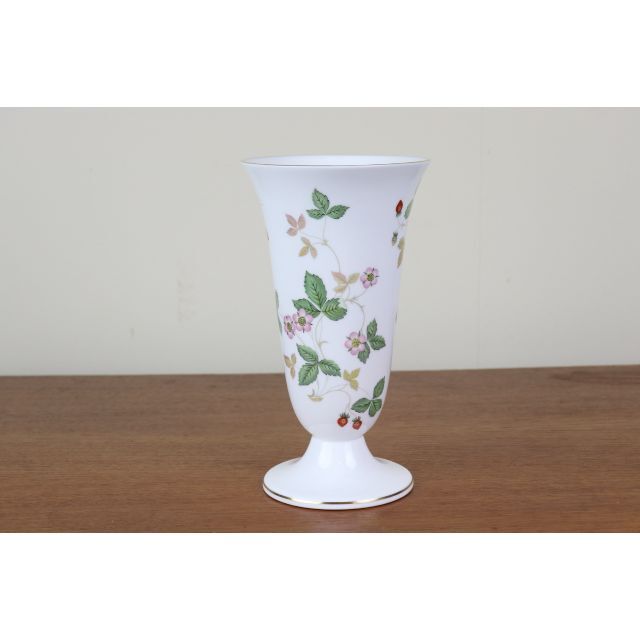 WEDGWOOD(ウェッジウッド)のウェッジウッド　ワイルドストロベリー　花瓶　フラワーベース　英国　ヴィンテージ インテリア/住まい/日用品のインテリア小物(花瓶)の商品写真