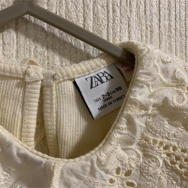 ZARA KIDS(ザラキッズ)の【ZARA KIDS】スイス刺繍入りロンパース キッズ/ベビー/マタニティのキッズ服女の子用(90cm~)(Tシャツ/カットソー)の商品写真