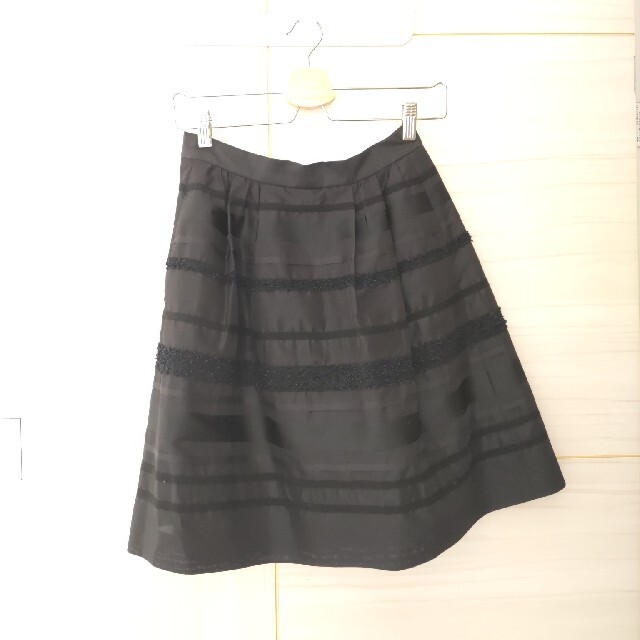 Ballsey(ボールジィ)のボールジィ　ブラック張りスカート　38　トゥモローランド レディースのスカート(ひざ丈スカート)の商品写真