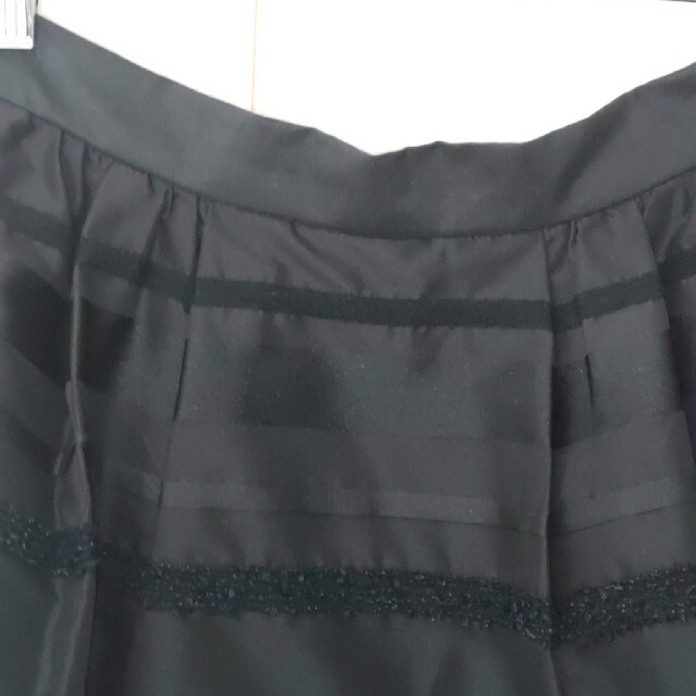 Ballsey(ボールジィ)のボールジィ　ブラック張りスカート　38　トゥモローランド レディースのスカート(ひざ丈スカート)の商品写真