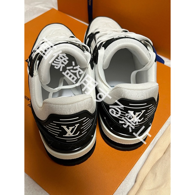 LOUIS VUITTON - レア完売品 ルイヴィトン LVトレイナー LOUIS VUITTON - レア完売品 ルイヴィトン LVトレイナー