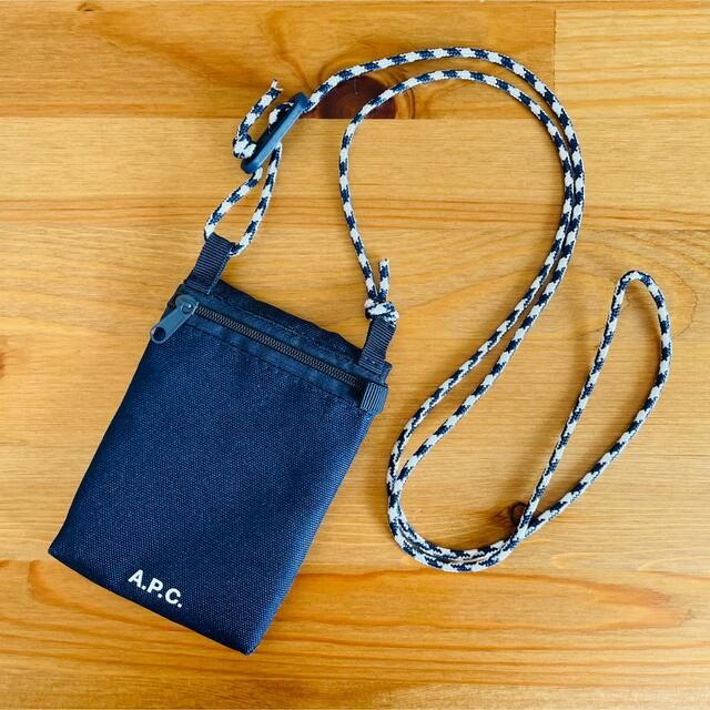 A.P.C(アーペーセー)のA.P.C.  ネックウォレット　ミニサコッシュ　ネイビー メンズのファッション小物(コインケース/小銭入れ)の商品写真