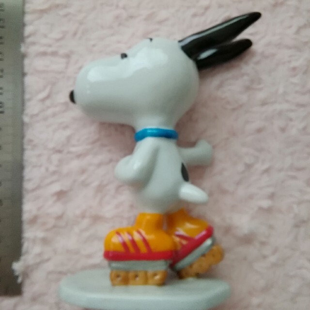 SNOOPY(スヌーピー)のSNOOPY　陶器製　ローラースケートタイプ インテリア/住まい/日用品のインテリア小物(置物)の商品写真