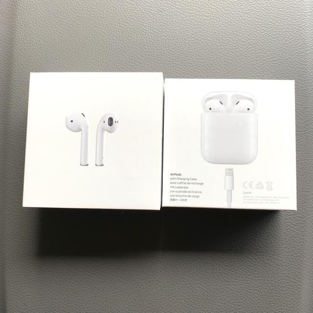 Apple(アップル)のAirPods 第２世代　箱付き　りさ様専用 スマホ/家電/カメラのオーディオ機器(ヘッドフォン/イヤフォン)の商品写真