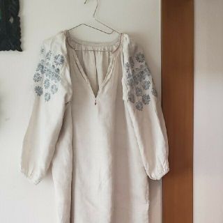 くすみ水色 アンティークのウクライナ刺繍のワンピース | www.tegdarco.com