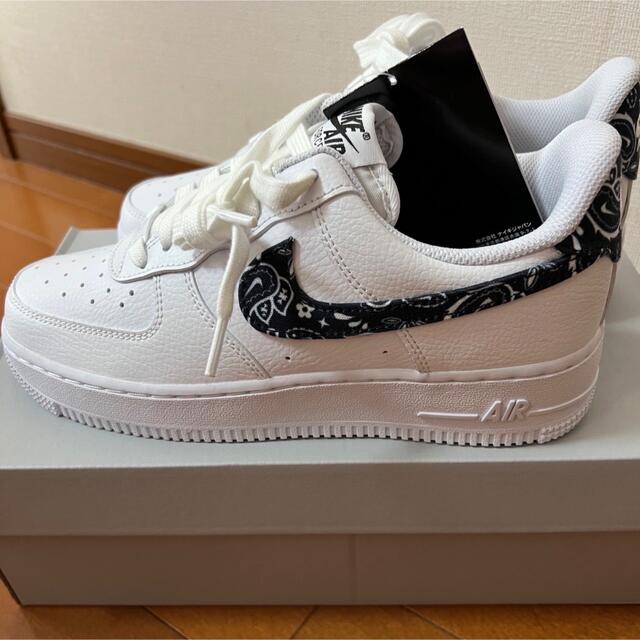 NIKE(ナイキ)のNike ナイキ af1 エアフォース1 ペイズリー ブラック 24.5 レディースの靴/シューズ(スニーカー)の商品写真