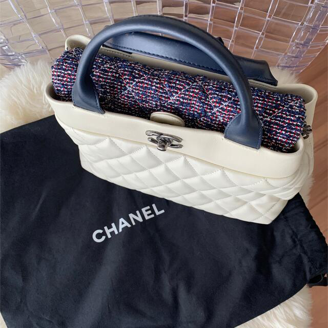 CHANEL(シャネル)のCHANEL 2WAYバッグ　ホワイト レディースのバッグ(ショルダーバッグ)の商品写真