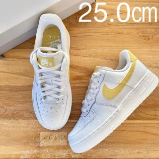 NIKE - 25.0㎝ NIKE エアフォース1 low 07ホワイト イエローの通販