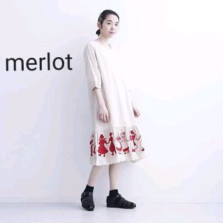 メルロー(merlot)のmerlot　メルロー　フォークダンス刺繍柄レースヘムワンピース(ロングワンピース/マキシワンピース)