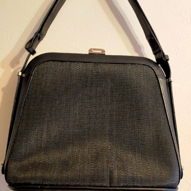 新品・未使用　ブラックハンドバッグ レディースのバッグ(ハンドバッグ)の商品写真