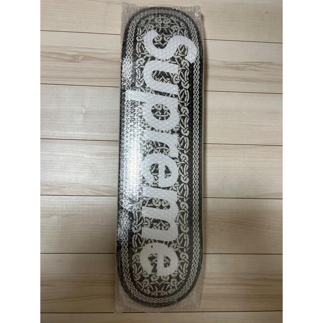 Supreme(シュプリーム)のsupreme Celtic Knot Skateboard deck デッキ  スポーツ/アウトドアのスポーツ/アウトドア その他(スケートボード)の商品写真