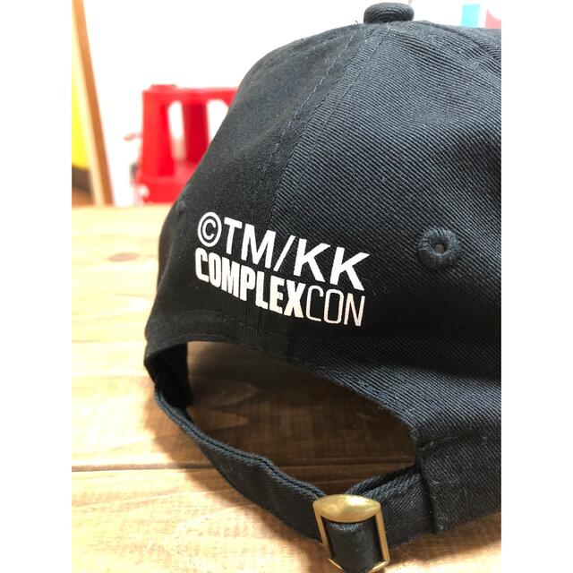 新品・未使用品✨✨ 村上隆 kaikaikiki キャップ　黒 メンズの帽子(キャップ)の商品写真