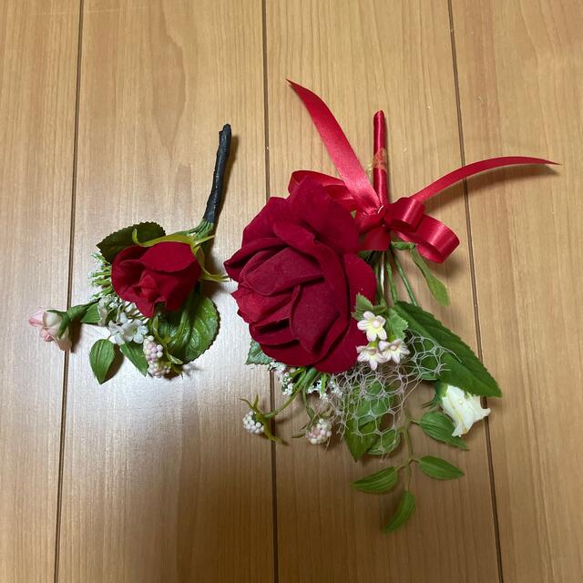 ブーケ&ブーケトニア。白と赤のセット。造花 ブーケ&ブーケトニア。白と赤のセット。造花