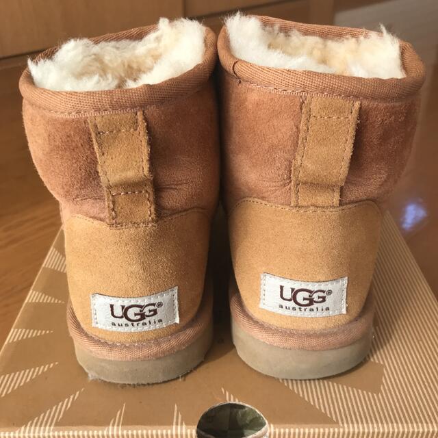 UGG(アグ)のUGG Wクラッシックミニ　ムートンブーツ　24.0 レディースの靴/シューズ(ブーツ)の商品写真