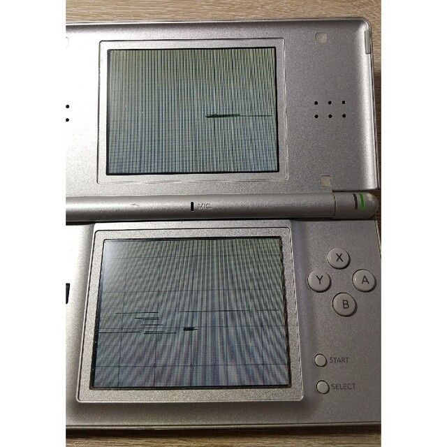 ニンテンドーDS(ニンテンドーDS)のNINTENDO DS Lite 本体 Gloss Silver エンタメ/ホビーのゲームソフト/ゲーム機本体(携帯用ゲーム機本体)の商品写真