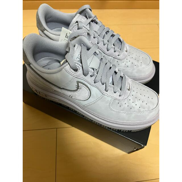 新品NIKEエアフォース1 LUXE2