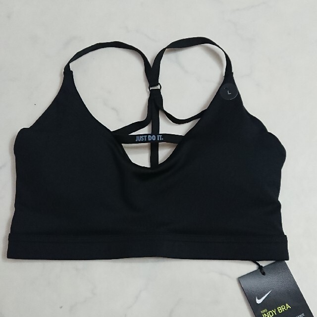 NIKE - 新品 NIKE ブラトップ スポーツブラ スポブラ ナイキの NIKE - 新品 NIKE ブラトップ スポーツブラ スポブラ ナイキの
