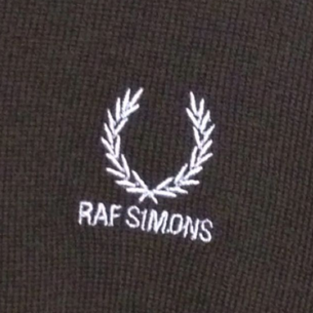 【即日配送・送料無料】 RAF SIMONS × FRED PERRY Vネックサイズ