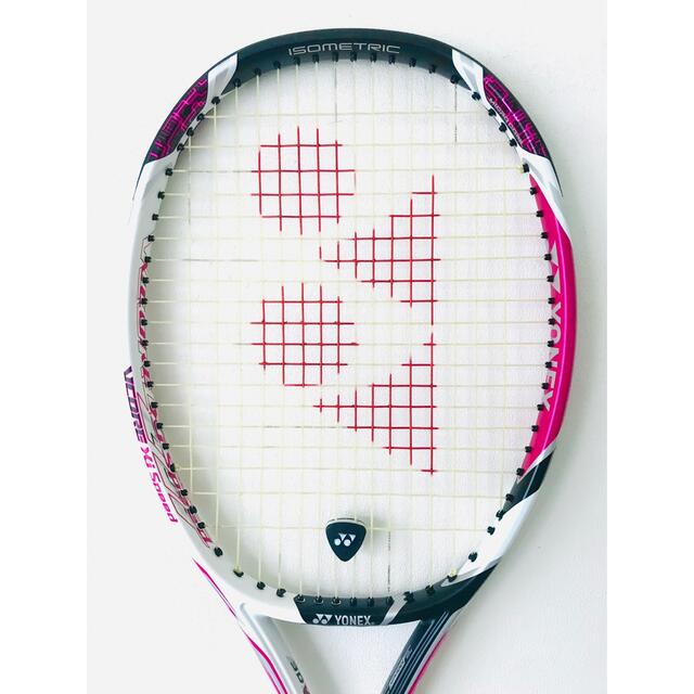 YONEX(ヨネックス)のヨネックス『ブイコア VCORE Xi スピード』テニスラケット／G1／ピンク スポーツ/アウトドアのテニス(ラケット)の商品写真