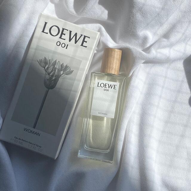 LOEWE(ロエベ)のloewe 香水　001 woman 50ml ボトル コスメ/美容の香水(香水(女性用))の商品写真