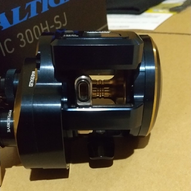 ダイワ 21ソルティガIC300H-SJ 超美品中古 右巻きジギングリール 6