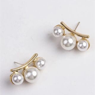 3連パール　ピアス(ピアス)