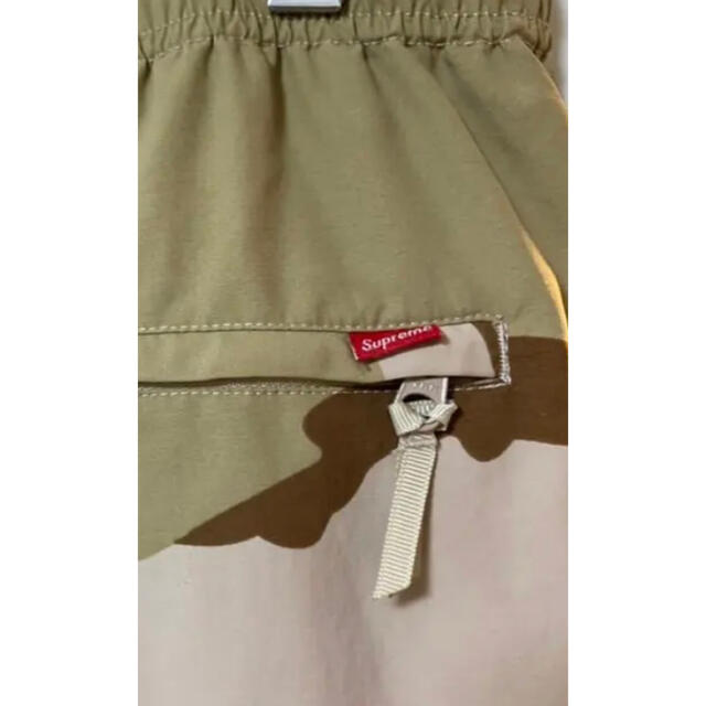 Supreme(シュプリーム)のSupreme Warm Up Pant カモ M ナイロンパンツ pants メンズのパンツ(ワークパンツ/カーゴパンツ)の商品写真