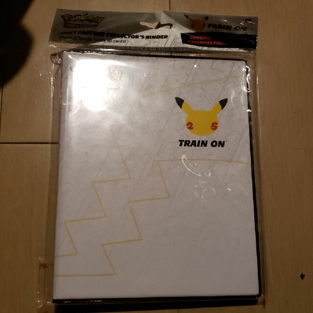 ポケモン - 海外限定 ポケモン25周年 記念バインダー カードファイル