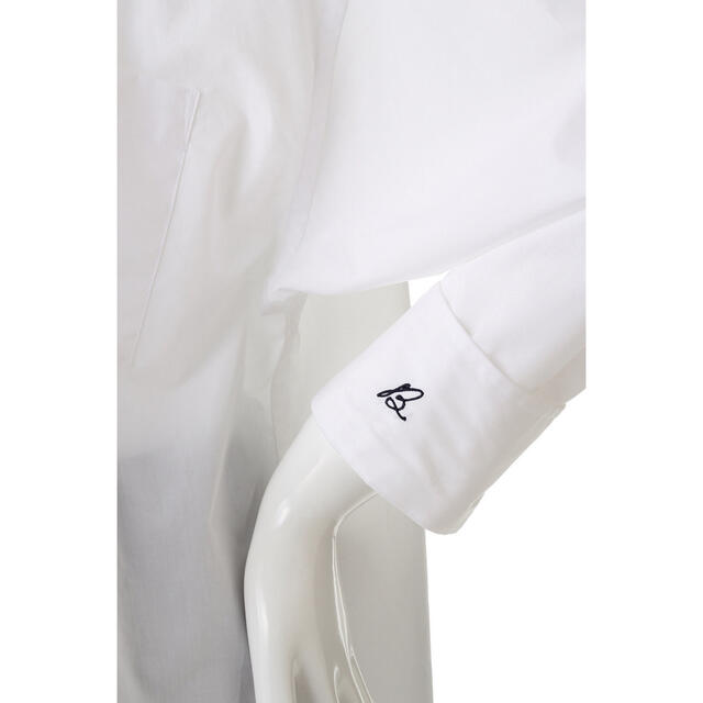 MADISONBLUE(マディソンブルー)のマディソンブルー  ドロップショルダー　シャツ　白シャツ　ホワイト　01 白 レディースのトップス(シャツ/ブラウス(長袖/七分))の商品写真