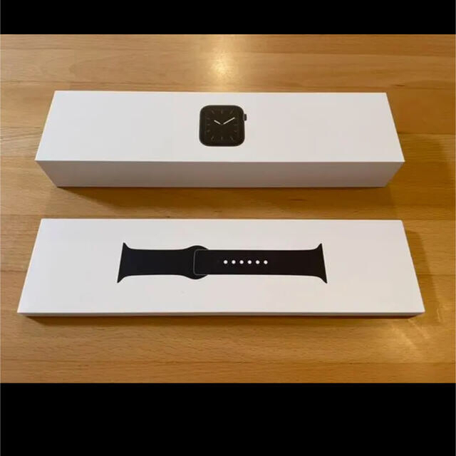 Apple Watch(アップルウォッチ)のApple Watch 5 GPSモデル 常時点灯可能 40mm 美品 メンズの時計(腕時計(デジタル))の商品写真