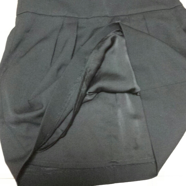 ZARA(ザラ)のハイウエスト　タックミニスカート レディースのスカート(ミニスカート)の商品写真
