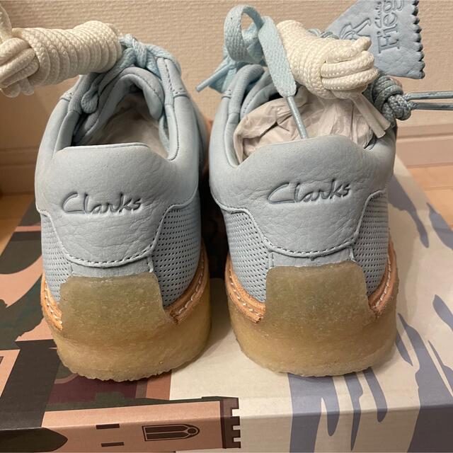 Clarks(クラークス)のRonnie Fieg Clarks kith Helium EU40 メンズの靴/シューズ(スニーカー)の商品写真