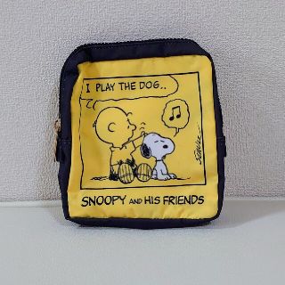 ピーナッツ(PEANUTS)のスヌーピー　SNOOPY　ポーチ(キャラクターグッズ)