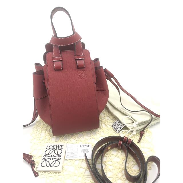 LOEWE(ロエベ)のLOEWE♦︎ハンモック ドローストリング バッグ スモール ガーネット レディースのバッグ(ショルダーバッグ)の商品写真
