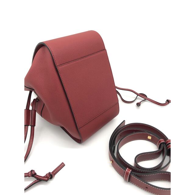 LOEWE(ロエベ)のLOEWE♦︎ハンモック ドローストリング バッグ スモール ガーネット レディースのバッグ(ショルダーバッグ)の商品写真