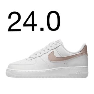 ナイキ(NIKE)の新品　NIKE WMNS AIR FORCE 1 07 24.0 ピンクベージュ(スニーカー)